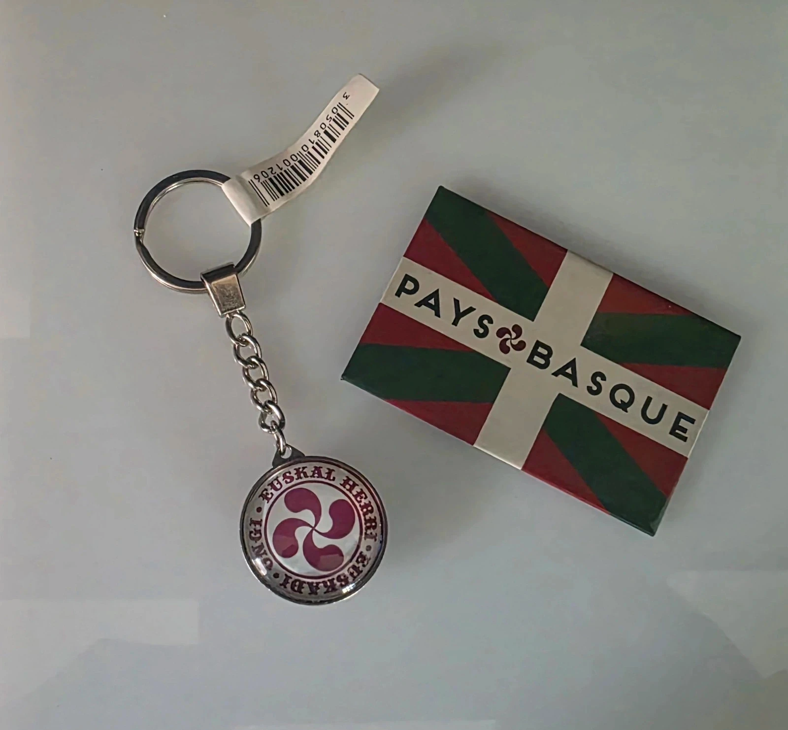 Porte clef et magnet Pays Basque - rouge